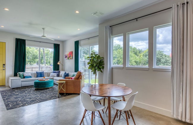 Contemporary Home Centrally Located Near Soco & DT - Foto 17