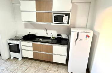 Apartamentos até 6 pessoas - 3 quartos com suíte e garagem, completo - Photo 28