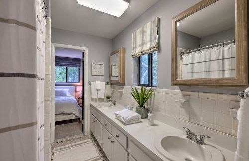 Unique Southampton Getaway with Rooftop Deck! - Foto 29