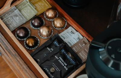 Book Village Inn - Twain Room Queen Bed - Foto 23