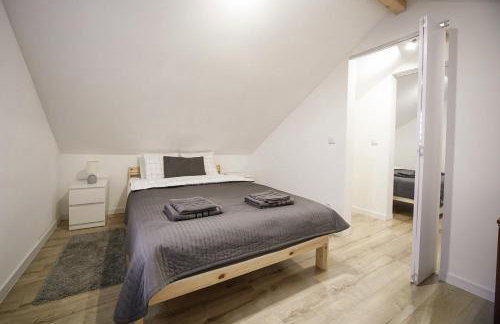 Modern house with private hot tub - Photo 15