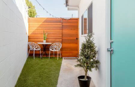 Vibe on the Patio at a Modern Luxury Studio near LAX Beach - Foto 6