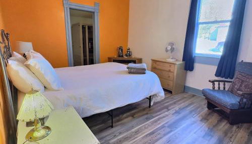 Gem Palace with Hot Tub Sauna - Photo 4