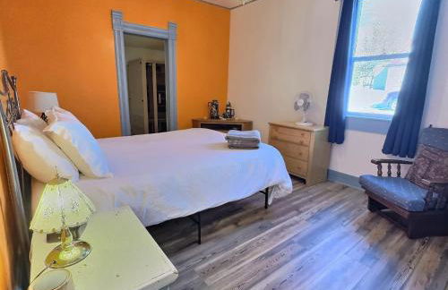 Gem Palace with Hot Tub Sauna - Photo 4