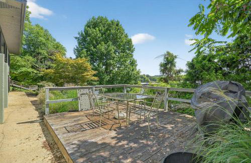 Lakefront Getaway with Private Dock & Scenic Views home - Foto 25