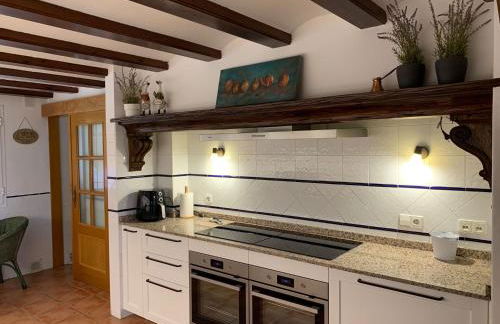 10 Bedroom 5 Star Luxury Villa & Heated Pool for 5 to 28 Guests near Alicante - Foto 17