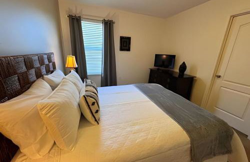 New to Market Spacious Private Pool Retreat - Foto 10