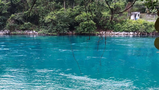 Águas calmas da Praia do Laboratório
