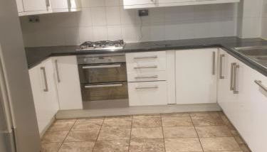 Elm Park Home with Garden & Parking - Foto 2, stove, dishwasher, minibar