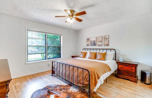 2 Mi to Kyle Field Bryan Home with Fenced Yard - Photo 10