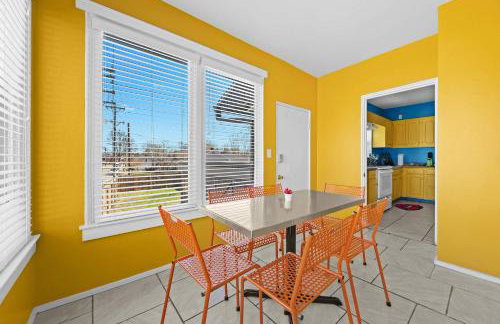 Cozy & Creative Top Unit in Lou's Arts District - Foto 3