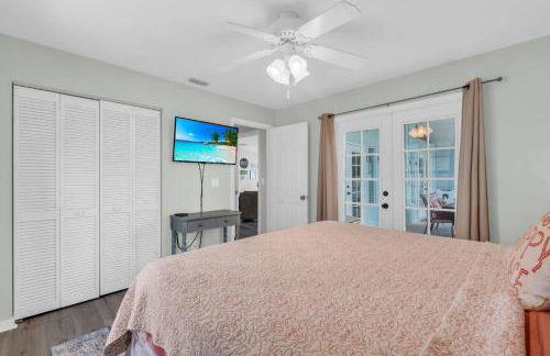 Charming Heated Pool Home - 3 miles to the Beach, Pet and Family Friendly -Available Year Round! - Photo 20