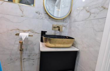 Luxury Santorini Boutique Suite with a Mediterranean Soul - 15m to Heathrow Windsor Ascot Legoland with Free Parking - Foto 25