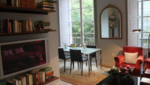 Elegant 2 Bedroom Apartment in Historic 1882 Building Central Sevilla Private Parking & Country Club Access - Foto 3