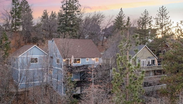 2 Decks, Views, Firepit Cozy Modern & Relaxing Home Blue Spruce by Avantstay - Foto 2, Interior