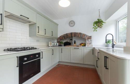 Charming 3-Bed Cottage by the River Usk - Foto 2