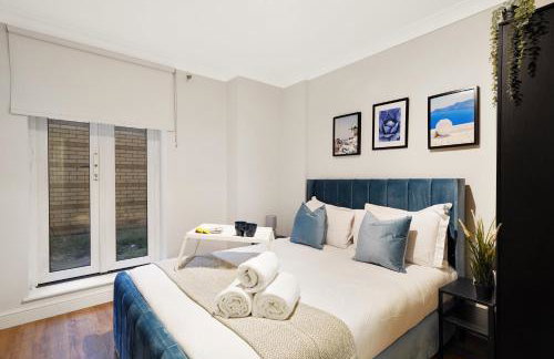 Luxury 3-Bed Apartment with Private Garden En-Suites & Underground Parking Prime NW6 London Location - Foto 21