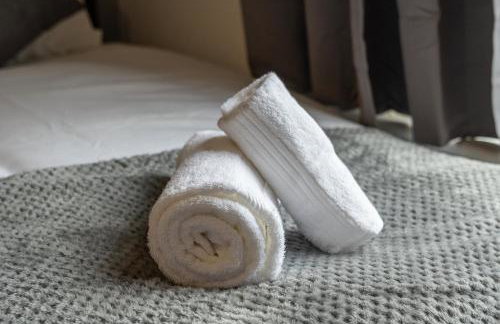 Comfortable 4 Bed Home - Free Parking & Fast WiFi - Foto 67