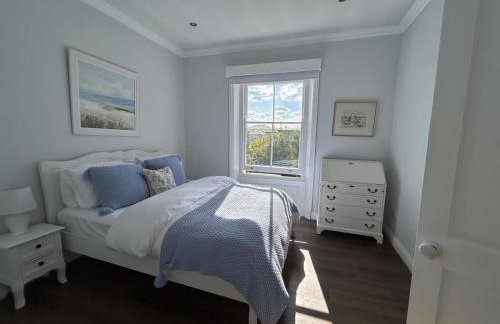 Sunny Riverside Victorian Flat - Foto 8