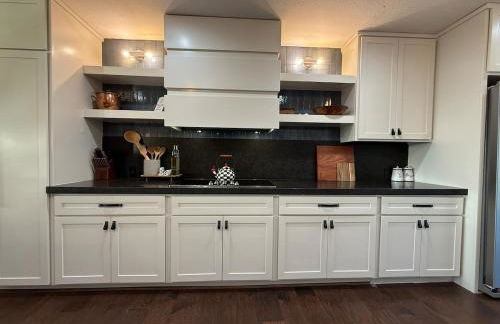 Ultimate Lake Resort Xtravaganza - Luxury - Waterfront - Boathouse - Sleeps 18 - Photo 38