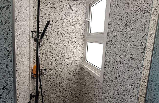 Two Bedroom Condo - Just Renovated & Great Location - Foto 7