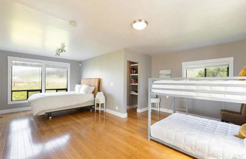 Seaside Elegance Oceanfront Escape with 3 Suites - Foto 21