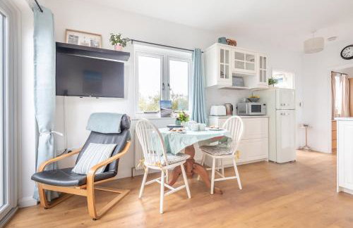 Sundowners panoramic views of countryside sea - Foto 7