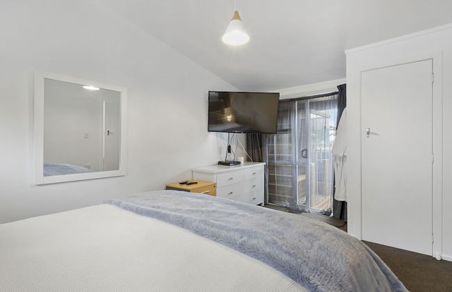 Lakeview Escape with spa - sauna - patio - Photo 4