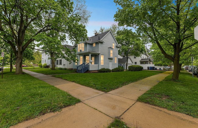 Unique Charmer: Outdoor Space & More Near Um 3 Bedroom Home by RedAwning - Foto 31