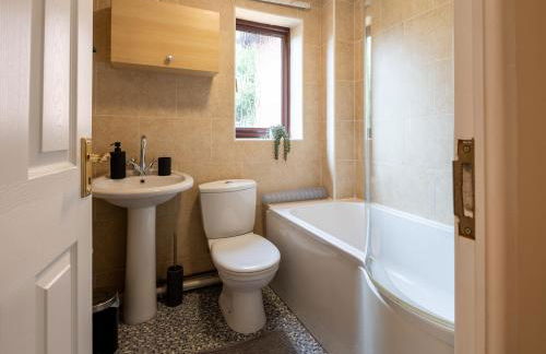 Comfy Chippenham Double Ensuite Home with Large Garden with Parking x 4 - Foto 44