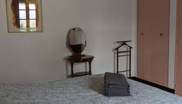 Au chalet d'Illiers Combray, grand jardin arboré - Photo 4, wardrobe