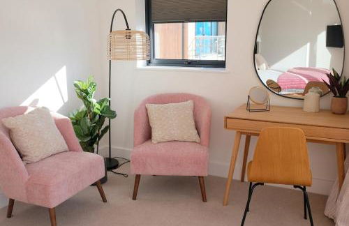 Still Waters - Luxury Lakeside Retreat with Hot Tub - Photo 28