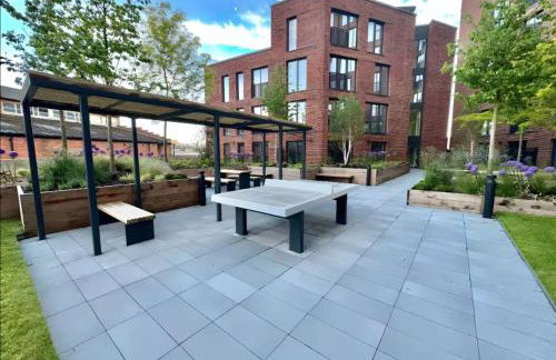 Jungle Luxe Retreat, 2Bed 2Bath Leeds, Center & Stadium - Foto 40