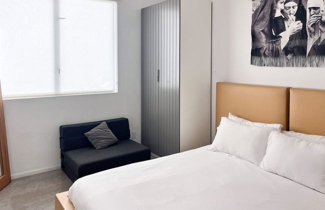 Massive Compound 20 Beds Rainey St 6 min Walk - Photo 52