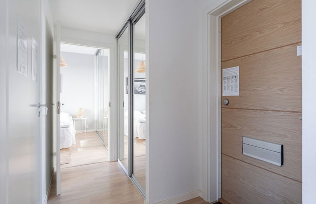 New 1BR Home with Balcony next to Railway Station - Foto 7