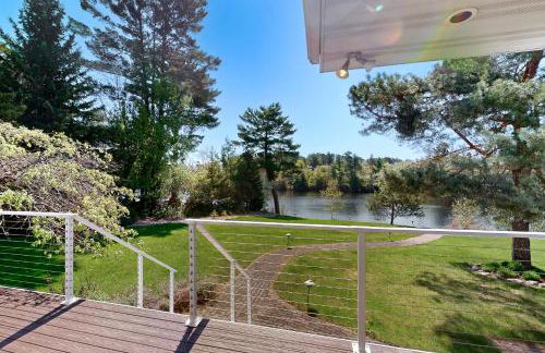 The 19th Hole Lakeside - Photo 42