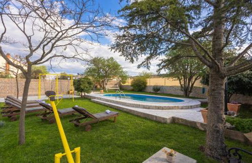 3 Bedroom Lovely Apartment In Sibenik - Photo 11