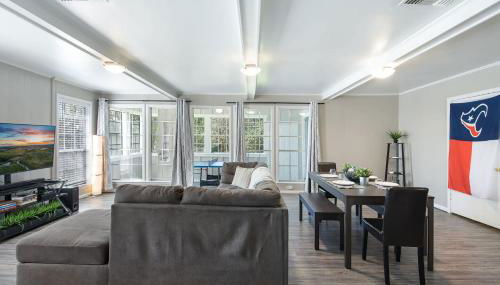 The Huge Home I Next 2 SHSU I Sleeps 16 I PingPong - Foto 5