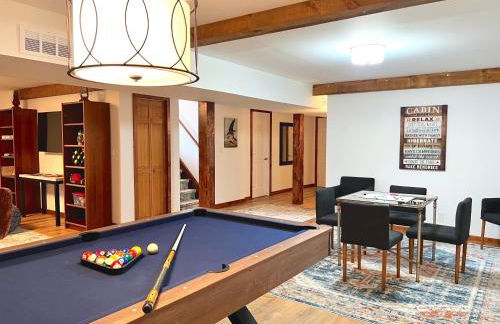Stylish Mountain Chalet 15mins to Gore Mountain , Large Hot Tub, Playroom & Large Heated Pool - Foto 10