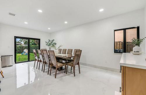 Modern Miami Home with Patio and Pool - Foto 29