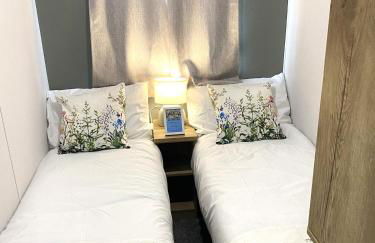 BAF Luxury Stays - Billing Aquadrome - Caravan Sleeps 8 - Photo 44