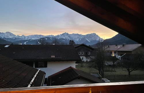 Dachgeschosswohnung mit traumhaftem Zugspitzblick bei Garmisch - Foto 37