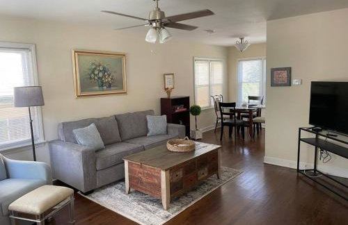 Downtown Libertyville Duplex Near Naval Base - Foto 16