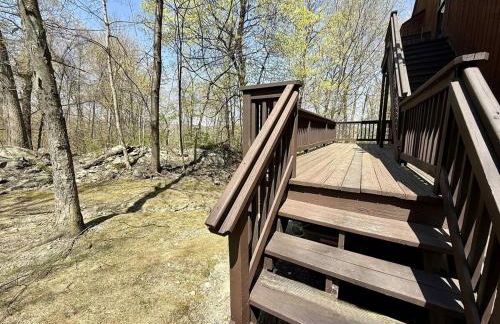 The Canopy 4BR Forest Escape Spa, Sip, and Unwind - Foto 18