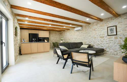 Newly built Villa MarVista with 4 bedrooms,infinity pool & stunning sea and mountain views - Photo 13