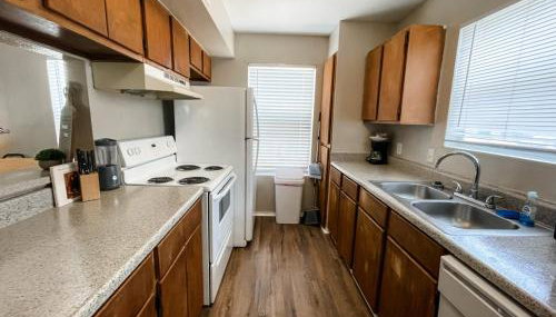 Spacious 3BR Retreat with Pool and Prime Location - Foto 4