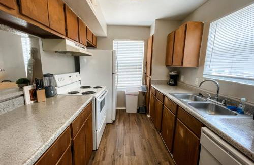 Spacious 3BR Retreat with Pool and Prime Location - Foto 4