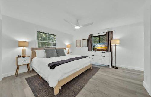 HUGE Modern Family Home- Modern, Fully Stocked, Weekly Savings - Foto 16