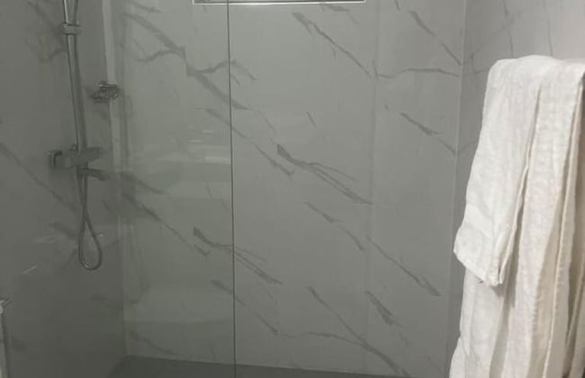 Kensington with pool - Photo 17