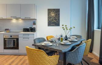 Modern, komplett saniert, in zentraler Citylage beim Kennedyplatz, voll ausgestatte Küche, offener Wohn- und Essbereich, helle Räume - Photo 13